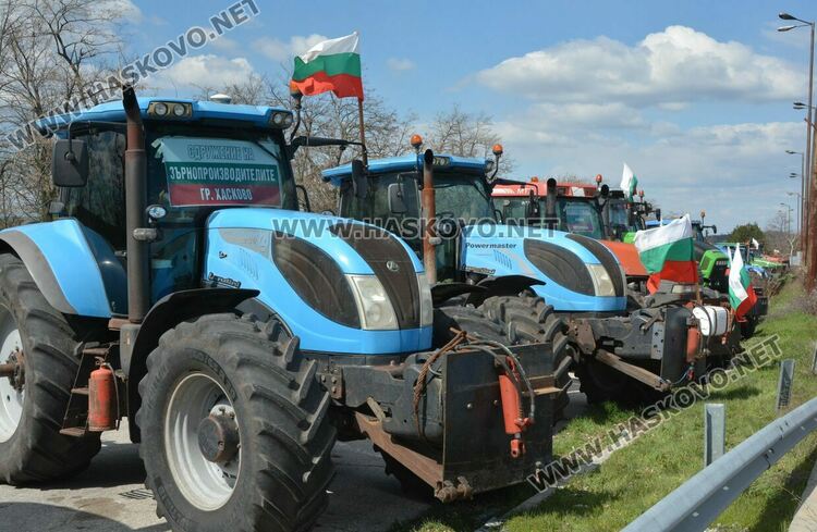 Земеделци от Хасковско се включиха в националния протест срещу безмитния внос на украинско жито