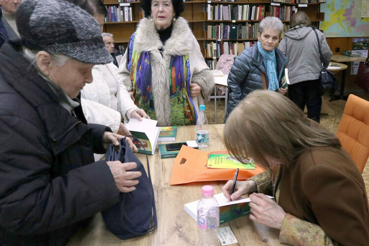 Д-р Елена Алекова представи романа в стихове „Милена“  