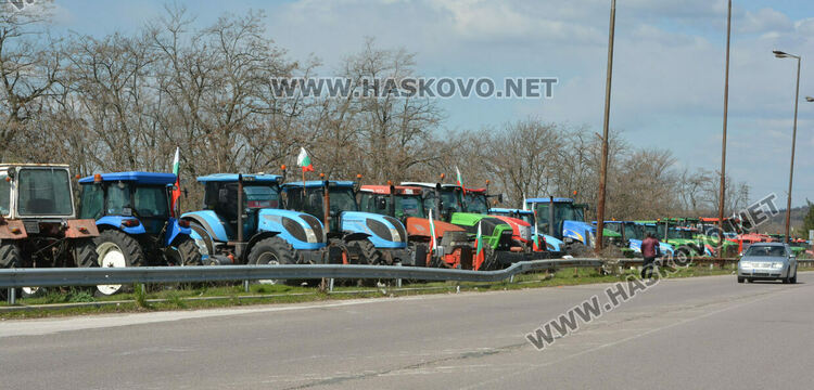 Земеделци от Хасковско се включиха в националния протест срещу безмитния внос на украинско жито