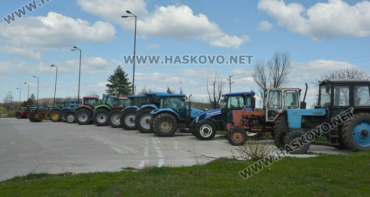 Земеделци от Хасковско се включиха в националния протест срещу безмитния внос на украинско жито
