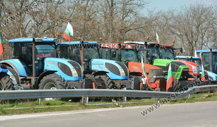 Земеделци от Хасковско се включиха в националния протест срещу безмитния внос на украинско жито