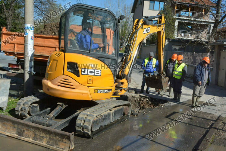 Продължава подмяната на водопровода на улица „Кюстенджа“