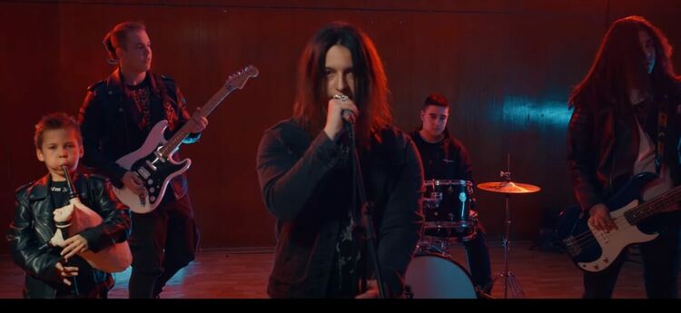 Младежка рок формация и гайдар от Хасково направиха клип на песента „Кой уши байряка“