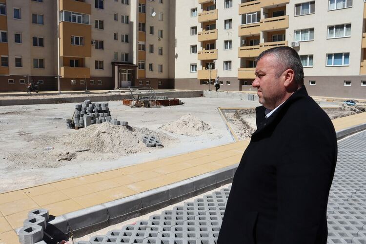 На 70% е облагородено междублоково пространство край бул. „Васил Левски“ 