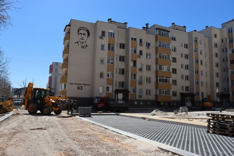 На 70% е облагородено междублоково пространство край бул. „Васил Левски“ 