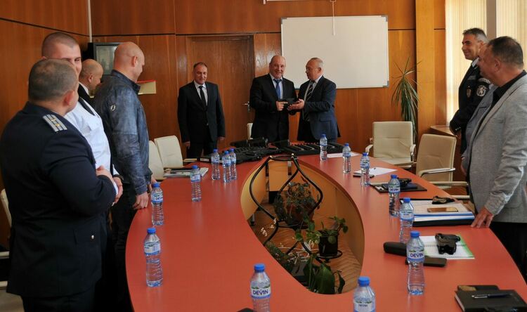 Нови пистолети и тейзери получиха служители на МВР в Смолян