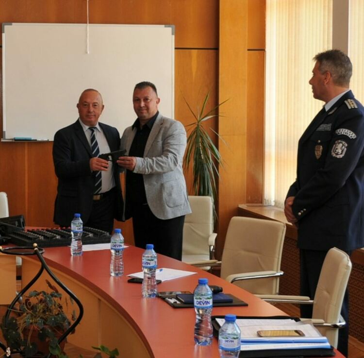 Нови пистолети и тейзери получиха служители на МВР в Смолян