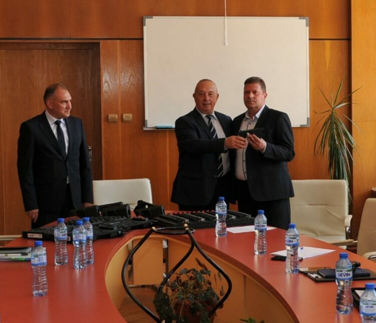 Нови пистолети и тейзери получиха служители на МВР в Смолян