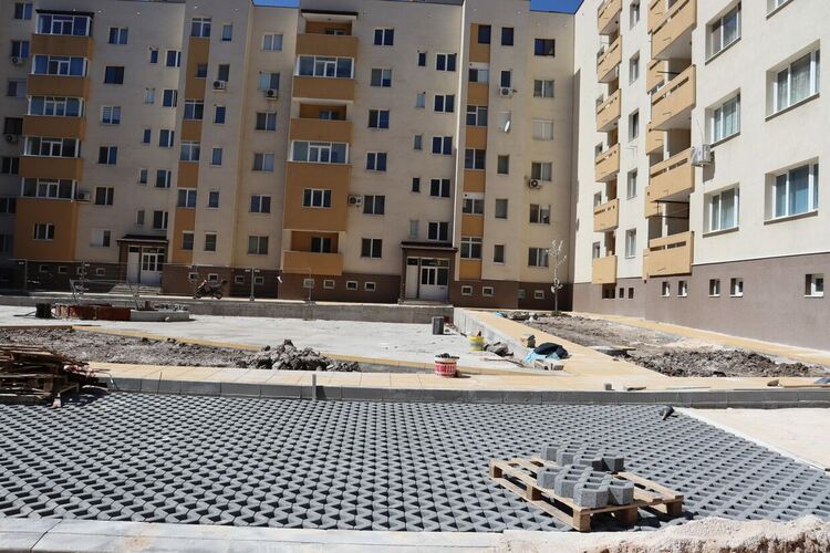 На 70% е облагородено междублоково пространство край бул. „Васил Левски“ 