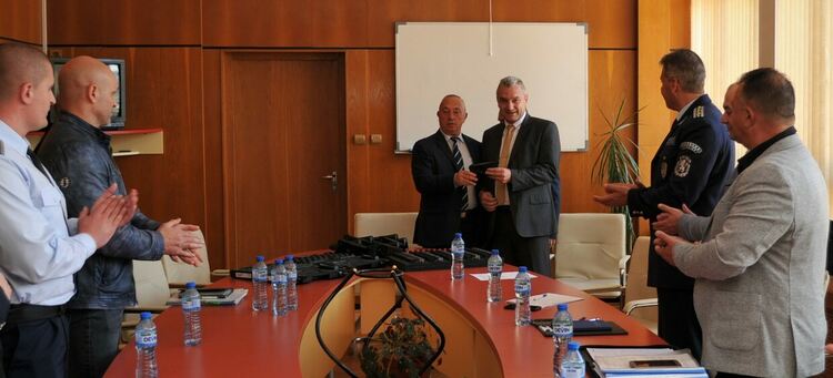 Нови пистолети и тейзери получиха служители на МВР в Смолян