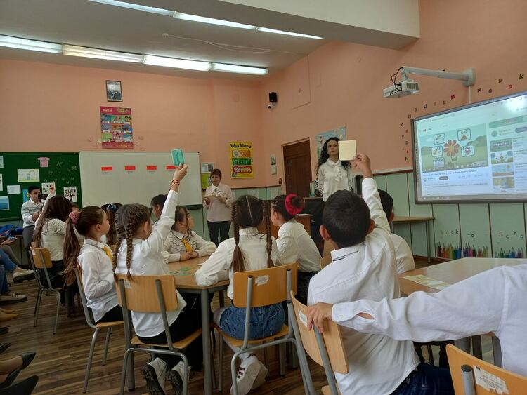 Ученици и учители обмениха опит и практики в ОУ „Иван Вазов“ в Харманли