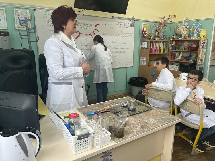 Ученици и учители обмениха опит и практики в ОУ „Иван Вазов“ в Харманли