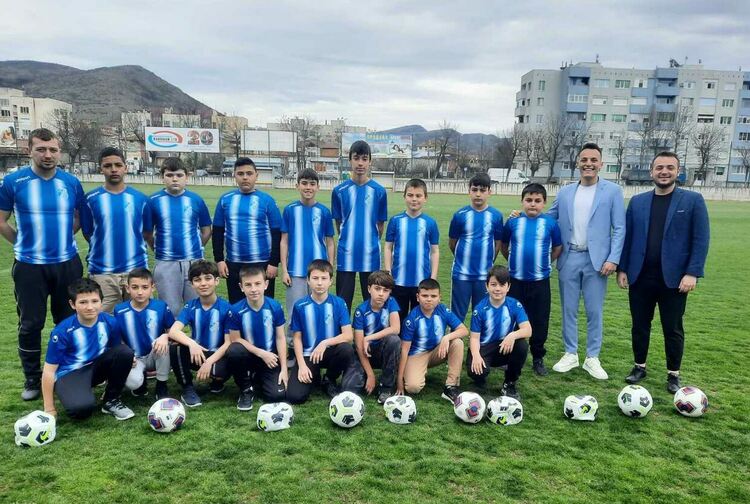 "Караман" дари екипи и топки на ФК "Родопи"