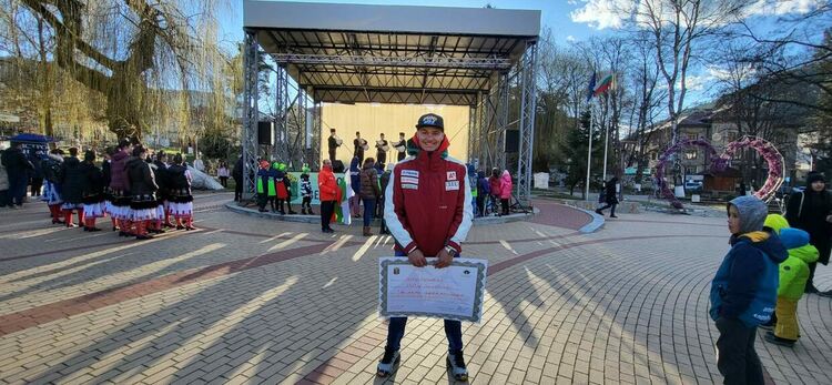 С чек от 1000 лева и много любов на официално тържество, Чепеларе посрещна Петър Гергьовски