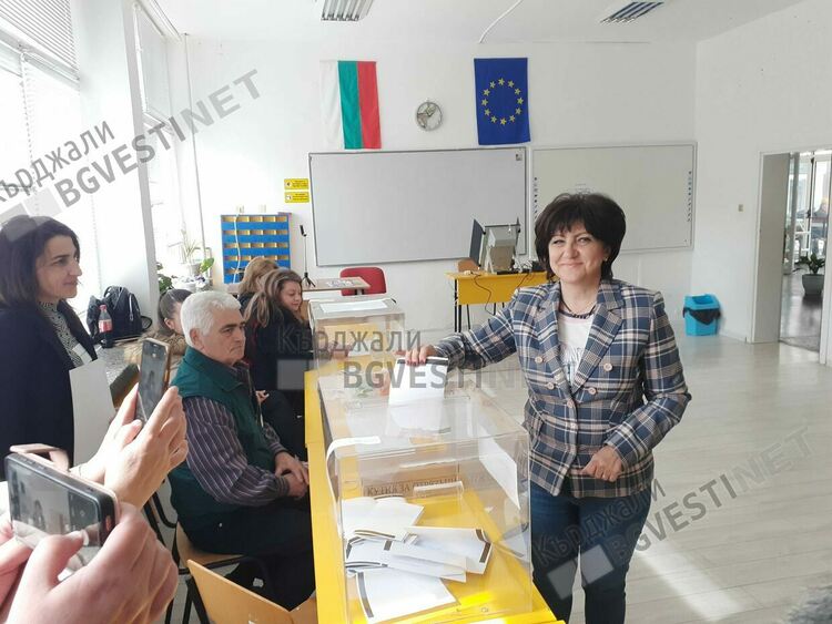 Цвета Караянчева: Гласувах за редовно правителство, което да има 4-годишен мандат