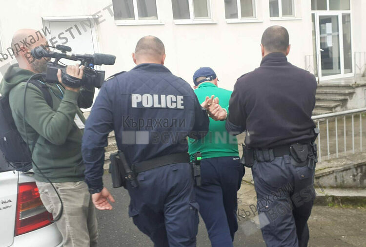  Задържаха в Кърджали председател на подвижна избирателна секция, попълвал бюлетини от името на избиратели