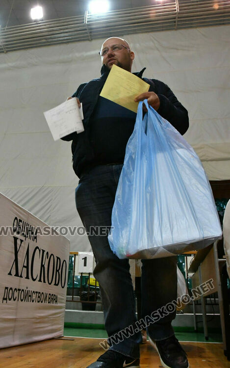 Двете подвижни секции и Психодиспансера първи предадоха бюлетините в Хасково