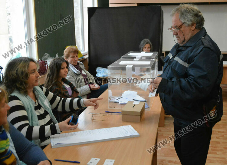 9 машини за гласуване не сработиха на старта на изборния ден в Хасковско