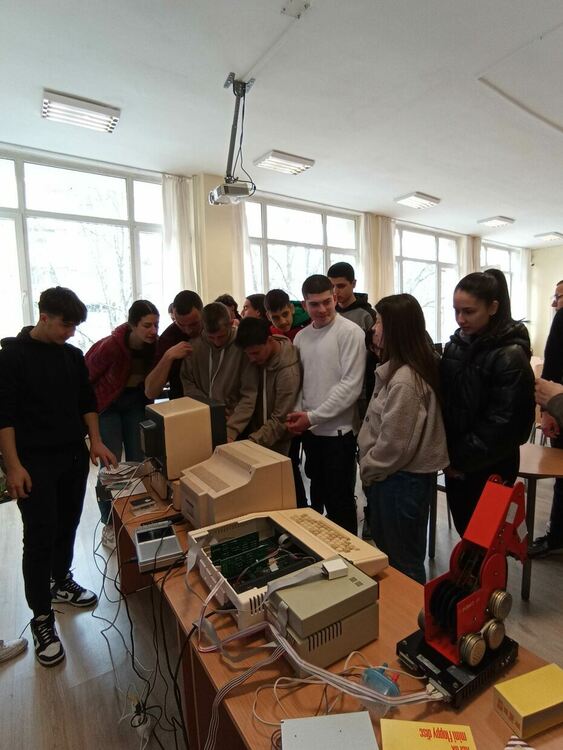 Историята на компютъра оживя в „Паисий“