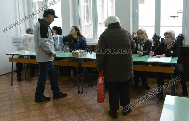 9 машини за гласуване не сработиха на старта на изборния ден в Хасковско