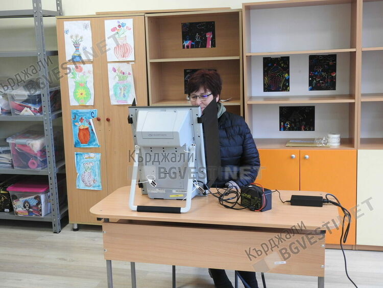 ДПС взема 4 мандата, ГЕРБ-СДС с шанс за мандат в 9 МИР