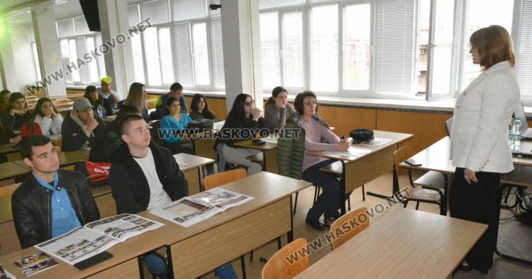 От тази година обучават в УНСС специалисти по киберсигурност и педагогика