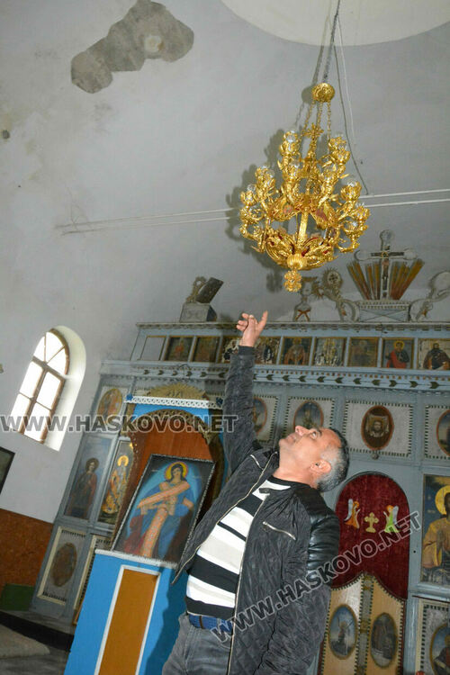 В навечерието на Великден в с.Стойково започват кампания за ремонт на купола на църквата си