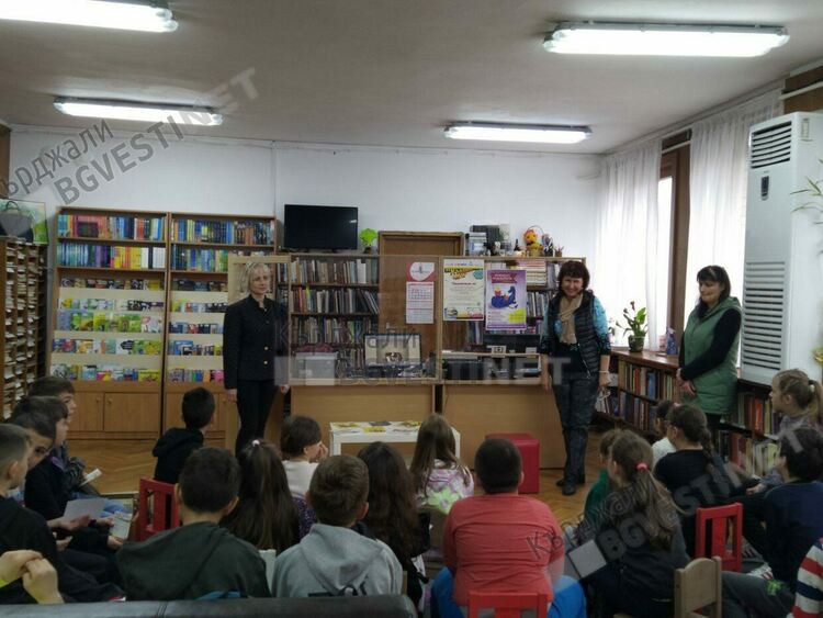 Ротаракт клуб Кърджали и Регионална библиотека отбелязаха Деня на детската книга