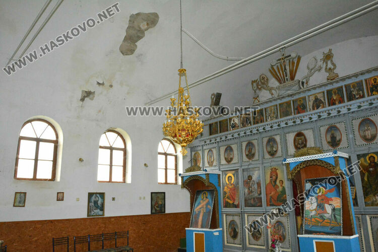 В навечерието на Великден в с.Стойково започват кампания за ремонт на купола на църквата си