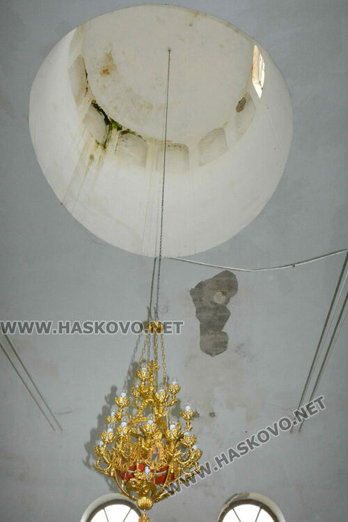 В навечерието на Великден в с.Стойково започват кампания за ремонт на купола на църквата си