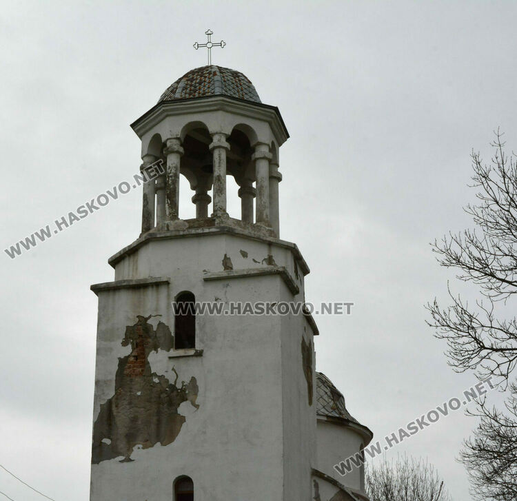 В навечерието на Великден в с.Стойково започват кампания за ремонт на купола на църквата си