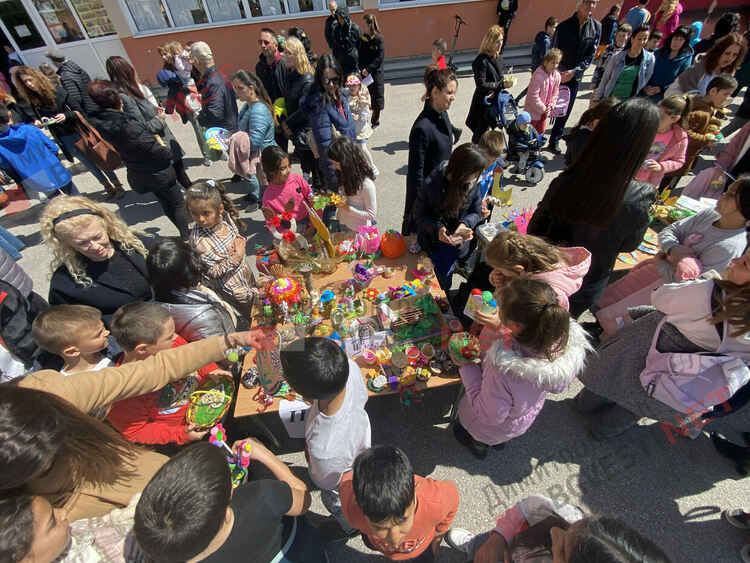 Ученици от ОУ "П.Славейков" с екоинициативи събират средства за Зелена класна стая