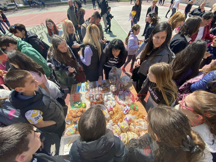 Ученици от ОУ "П.Славейков" с екоинициативи събират средства за Зелена класна стая