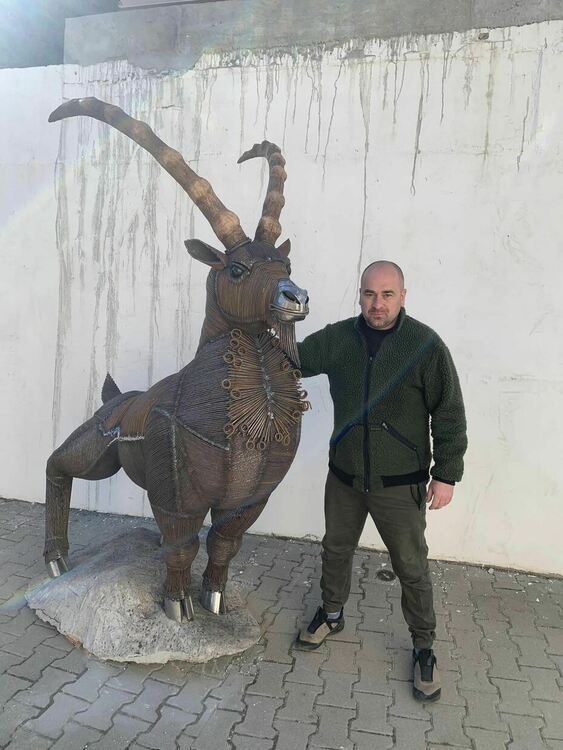 Антон Урдаджиев майстори огромен чан за Смолян