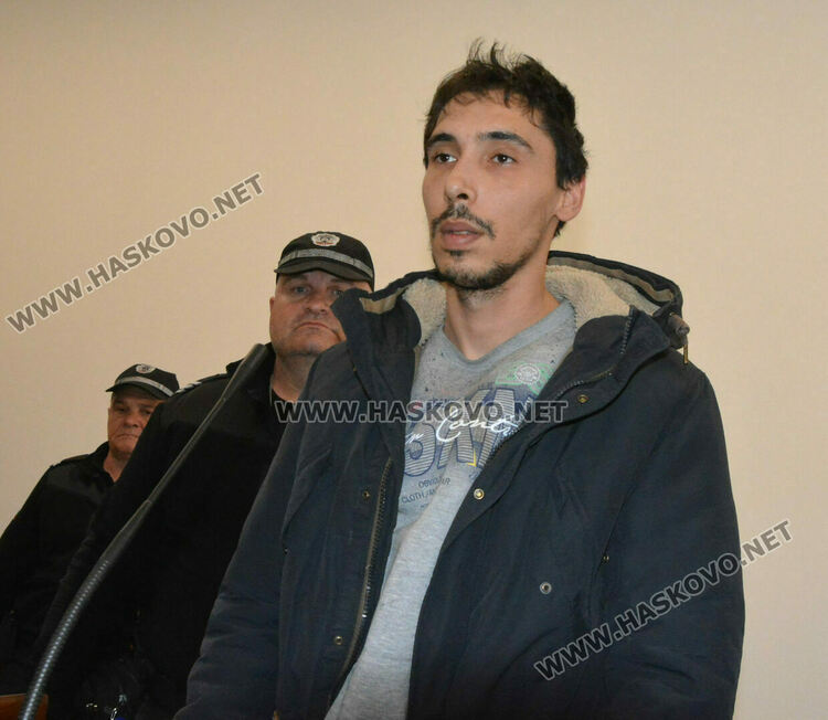 Пуснаха под домашен арест обвинения в отцеубийство Ангел