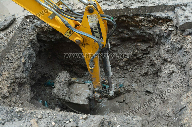 Отклониха камионите над 12 тона от Тополовград заради ВиК авария