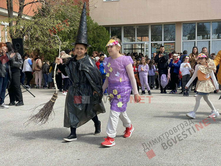 Ученици от ОУ "П.Славейков" с екоинициативи събират средства за Зелена класна стая