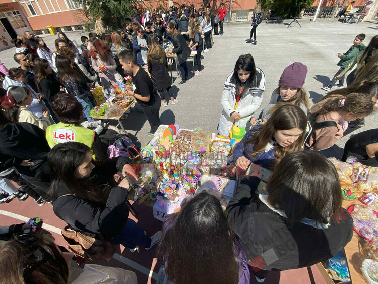 Ученици от ОУ "П.Славейков" с екоинициативи събират средства за Зелена класна стая