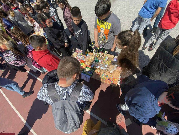 Ученици от ОУ "П.Славейков" с екоинициативи събират средства за Зелена класна стая