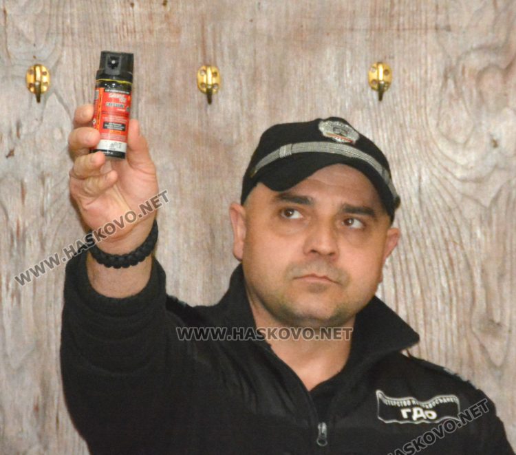 Демонстрираха използването на белезници и оръжия при конвоя на арестантите в хасковския съд