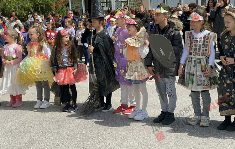 Ученици от ОУ "П.Славейков" с екоинициативи събират средства за Зелена класна стая