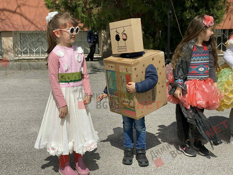 Ученици от ОУ "П.Славейков" с екоинициативи събират средства за Зелена класна стая