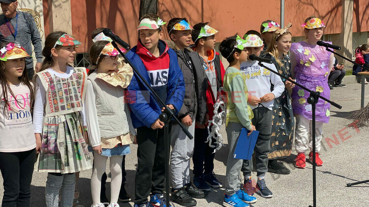 Ученици от ОУ "П.Славейков" с екоинициативи събират средства за Зелена класна стая