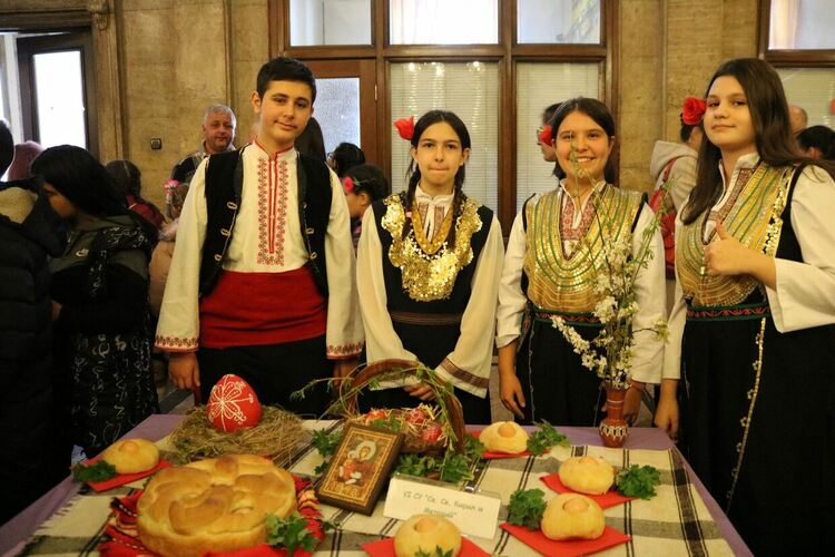 Традиционния великденски конкурс "Писано яйце&ldquo; се проведе в Двореца на културата