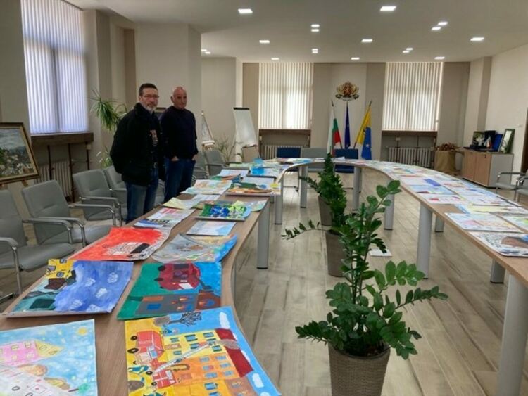 Над 50 деца рисуваха на тема "С очите си видях бедата"