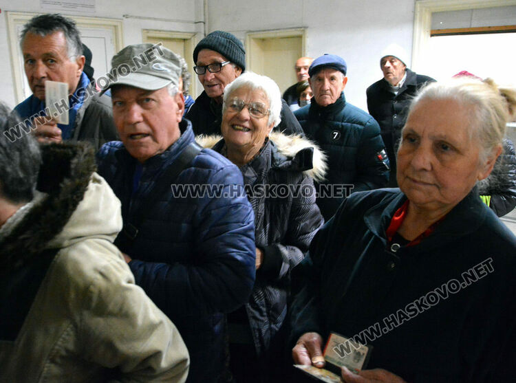 В Хасково изплащат 70 лева добавки към пенсиите до 504 лева 