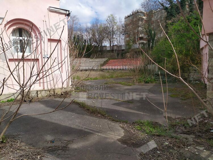 20-години след основния ремонт на Арена”Спартак” в Кърджали тя се руши и буренясва