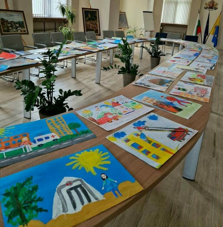 Над 50 деца рисуваха на тема "С очите си видях бедата"