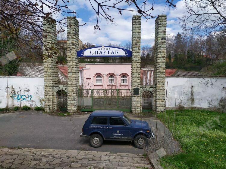 20-години след основния ремонт на Арена”Спартак” в Кърджали тя се руши и буренясва