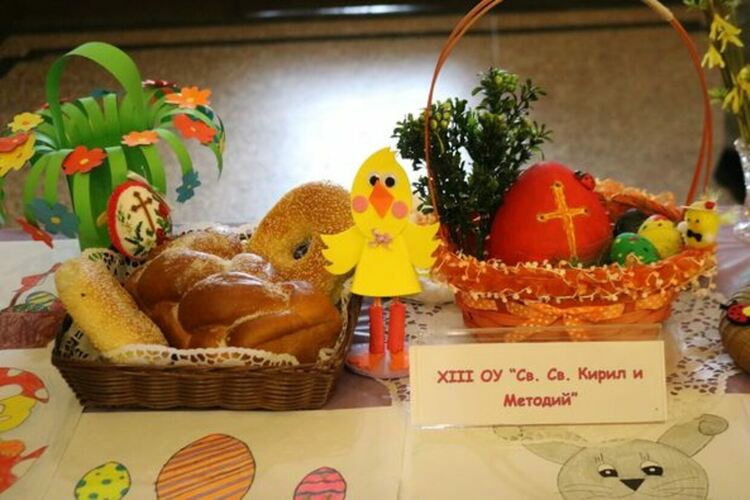 Традиционния великденски конкурс "Писано яйце&ldquo; се проведе в Двореца на културата